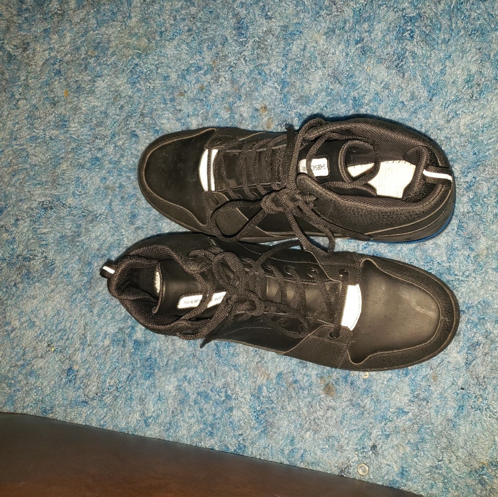 Non slip work shoes